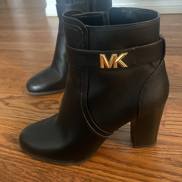Brand new without Box Michael Kors black boots Size 7 1/2 - Picture 2 of 4